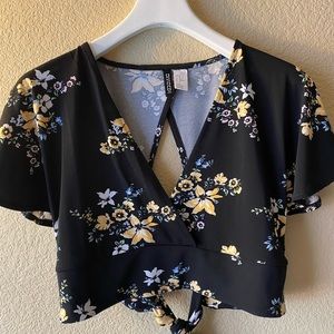 Floral V Neck Cropped Top M H&M Divided
